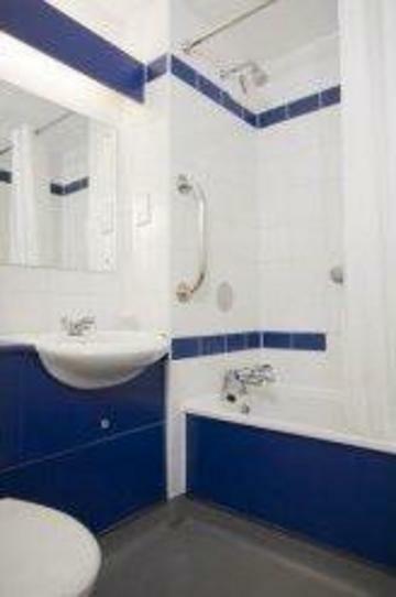 Travelodge Park Royal Londres Extérieur photo